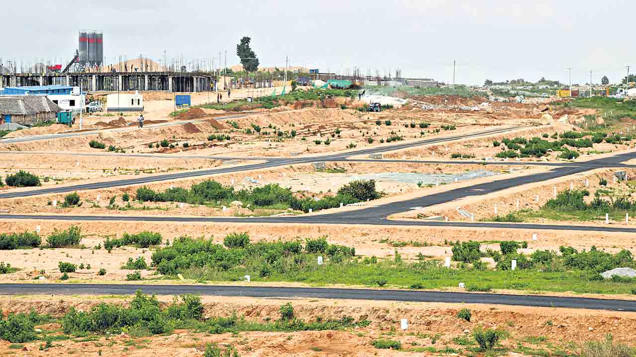 నిర్వాసితుల కాలనీపై.. బిగ్‌ బ్రదర్స్‌ పండుగ