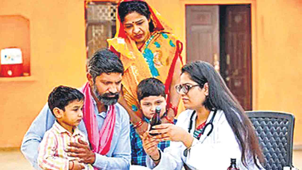 దో ఘంటే దేశ్‌ కే నామ్‌.. పేద రోగుల కోసం ప్రతి వారం రెండు గంటలు: ఢిల్లీ వైద్యులు