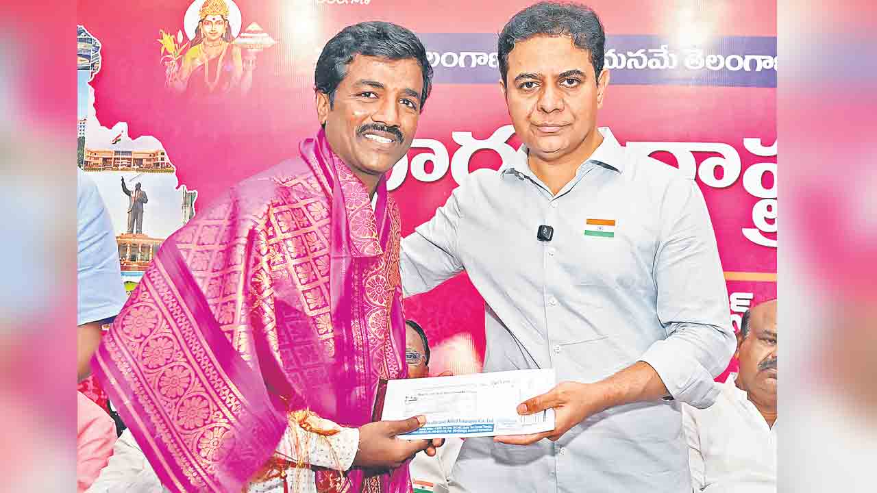 తెలంగాణ భవన్‌ సిబ్బందికి ఆరోగ్యబీమా