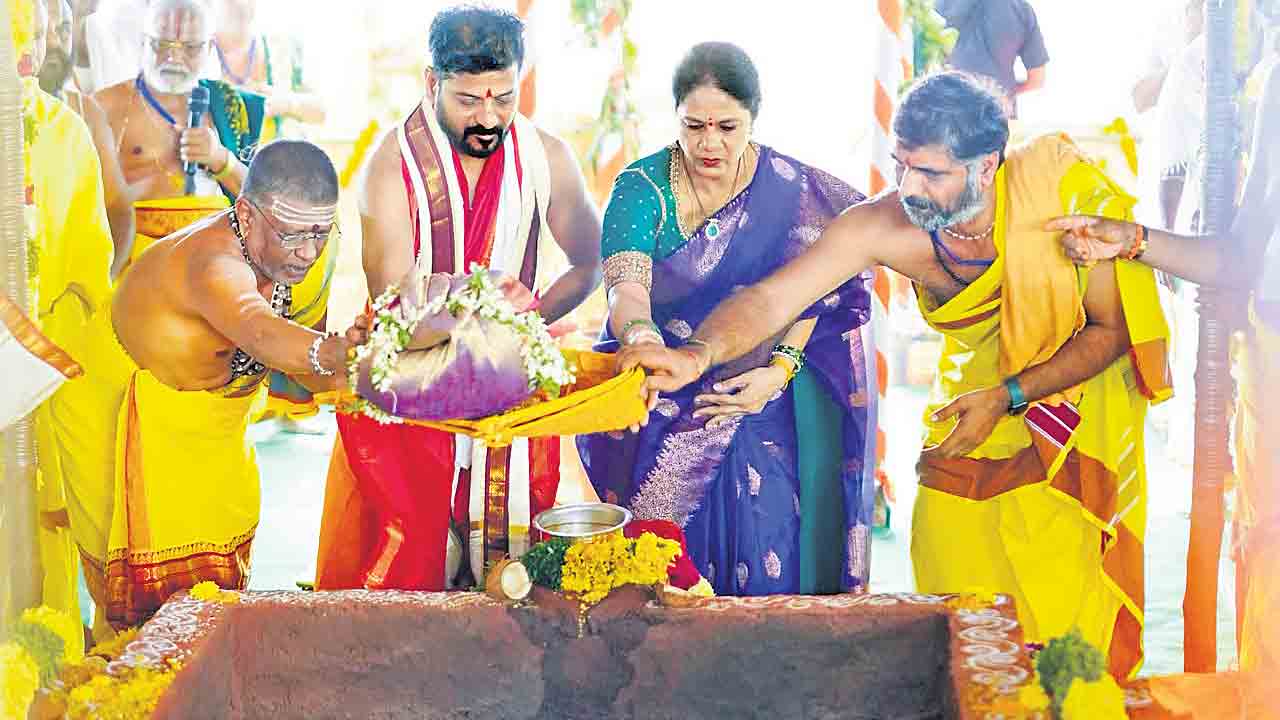 పారే నీళ్లను వదిలి.. వరుణ యాగం