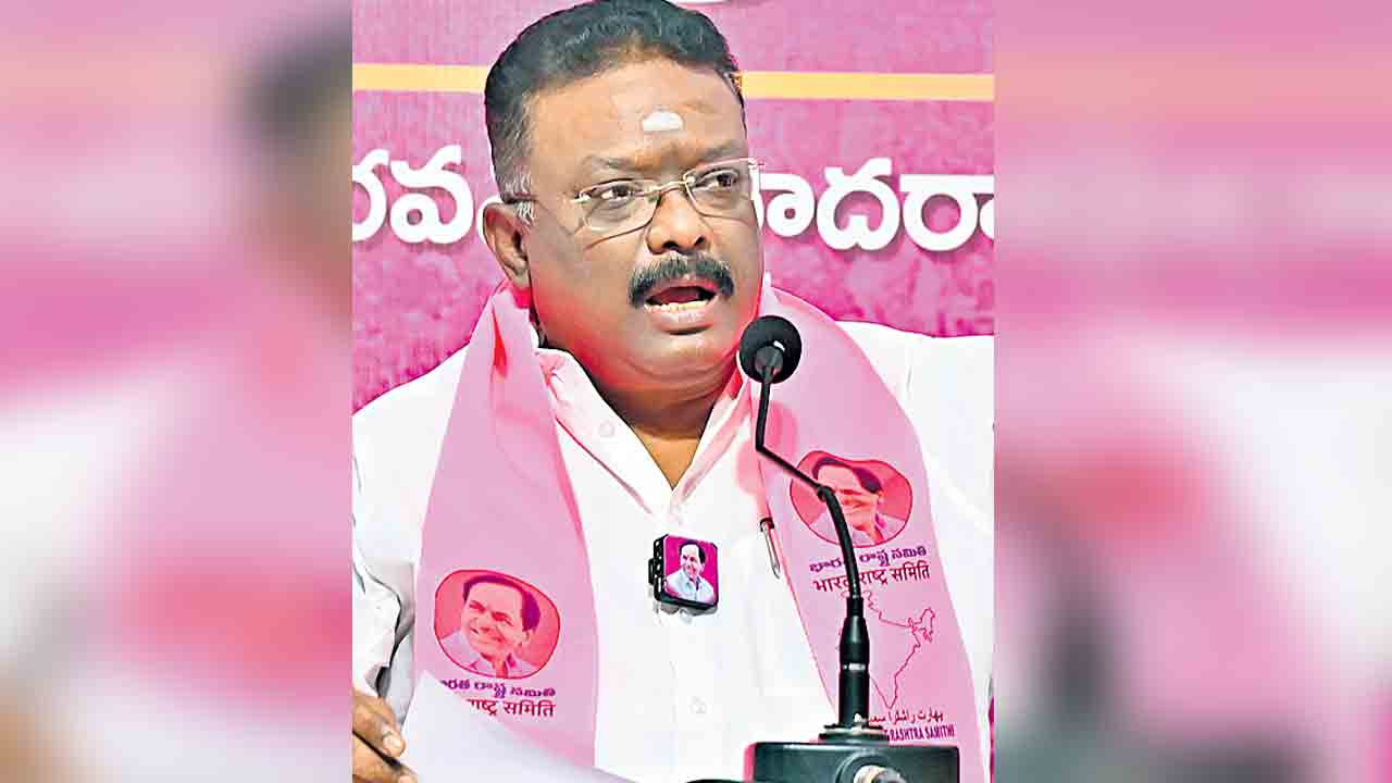 ఉన్న నీళ్లు వదిలేసి వరుణయాగమా?