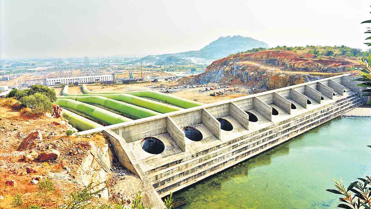 పాలమూరు పంపులు ప్రారంభించాల్సిందే