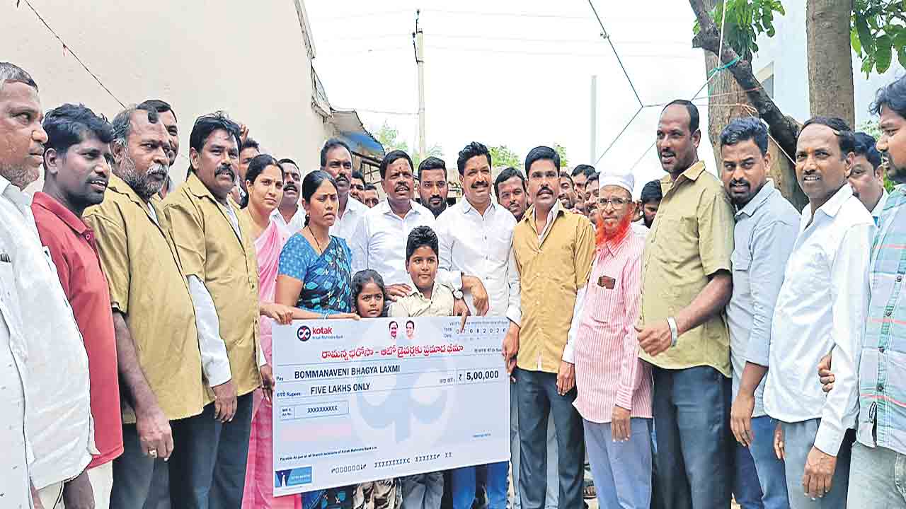 ఆటోడ్రైవర్‌కు కేటీఆర్‌ భరోసా!