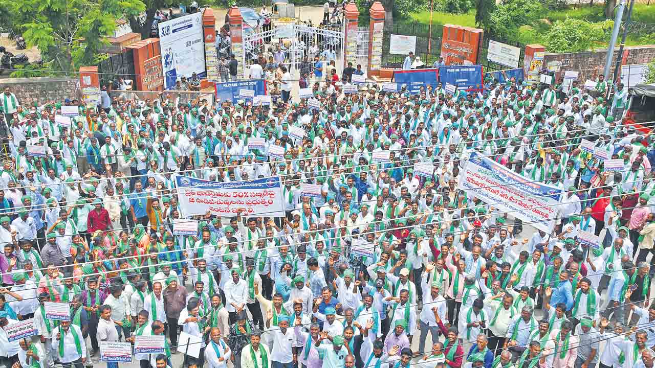 మా భూములు.. మాకియ్యాల్సిందే