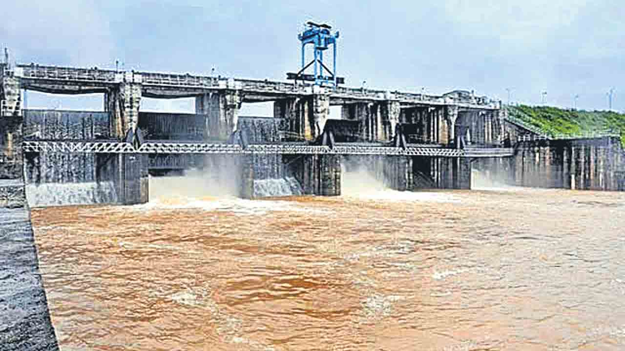 మన మంజీర పైనా కర్ణాటక కుట్ర