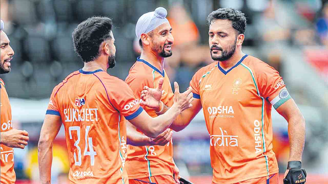 హర్మన్‌ప్రీత్‌ డబుల్‌తో భారత్‌కు ఘన విజయం