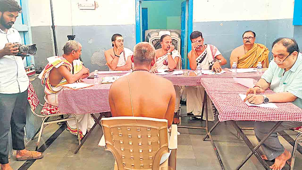 అర్చక పోస్టుల్లో అక్రమ దందా?