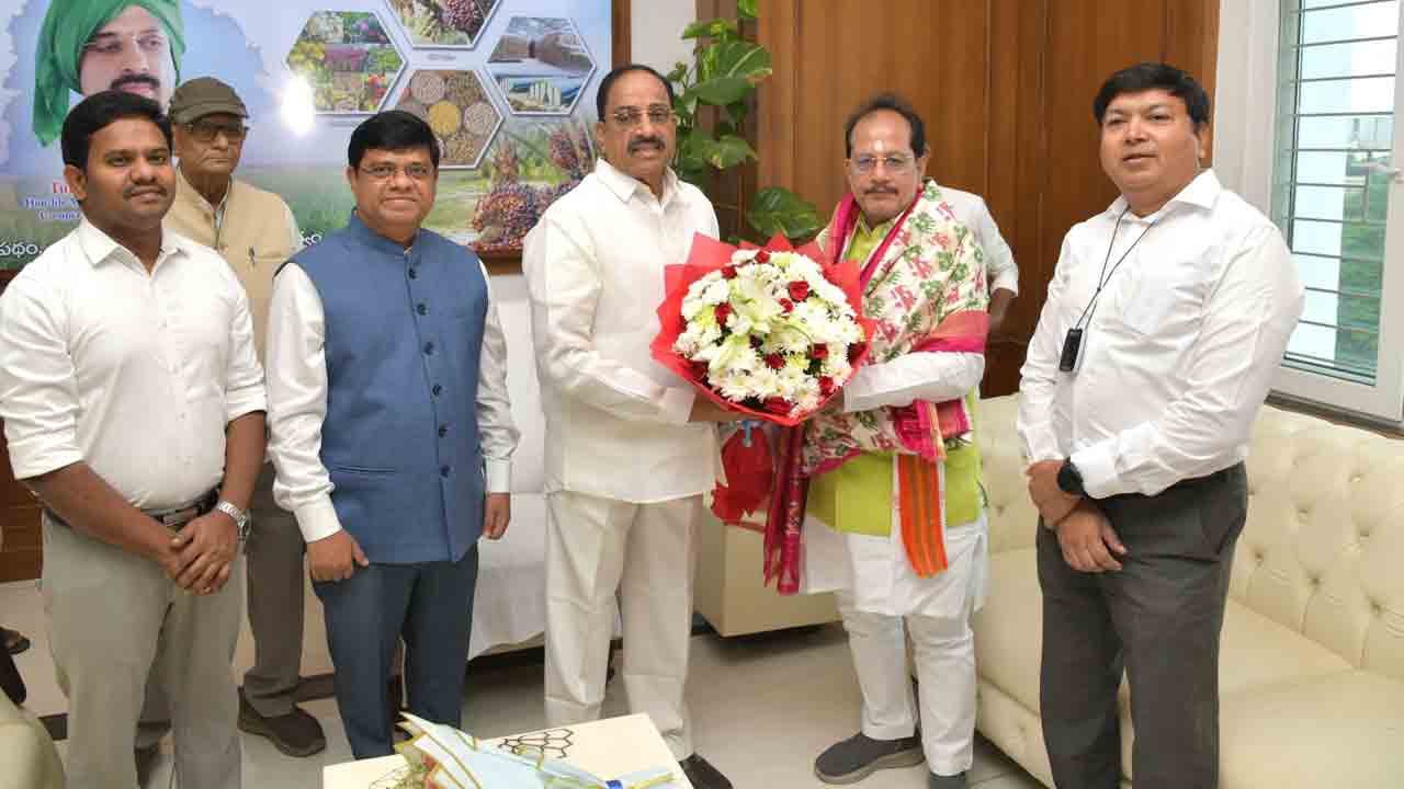 ఆయిల్‌ పామ్‌ మకానాపై సాగు సహకారం