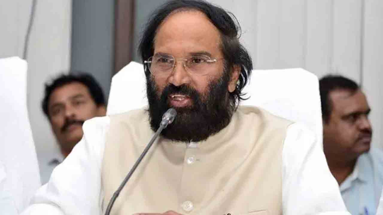 15 నుంచి స్మార్ట్‌ రేషన్‌ కార్డులు: ఉత్తమ్‌
