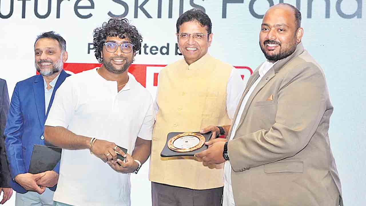 నైపుణ్యాలతోనే ఉద్యోగాలు
