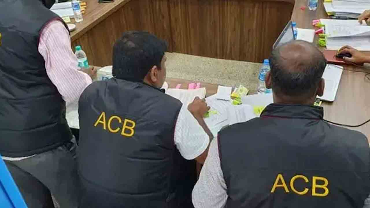 మైనింగ్‌ ఏడీ అక్రమాస్తులు 60 కోట్లకు పైనే!