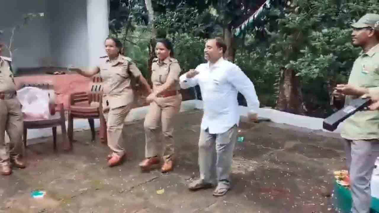 AP Forest officers | ‘రాను బొంబాయికి రాను’ పాటకు ఏపీ ఫారెస్ట్‌ అధికారుల డ్యాన్స్‌.. వీడియో