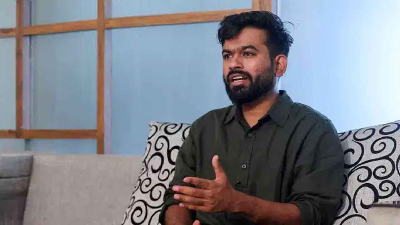 ప్రైవేట్‌ స్కూళ్ల ఫీజులను నియంత్రించాలి
