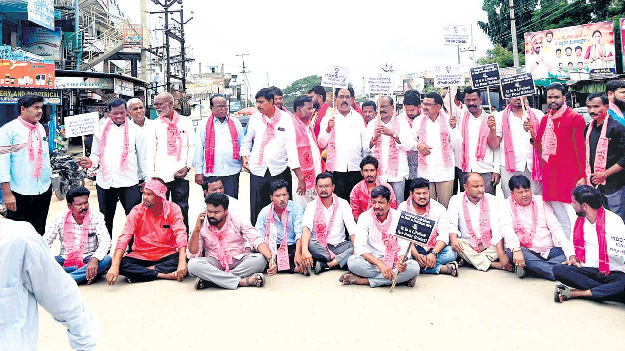 కాంగ్రెస్‌ కుట్రపై కన్నెర్ర
