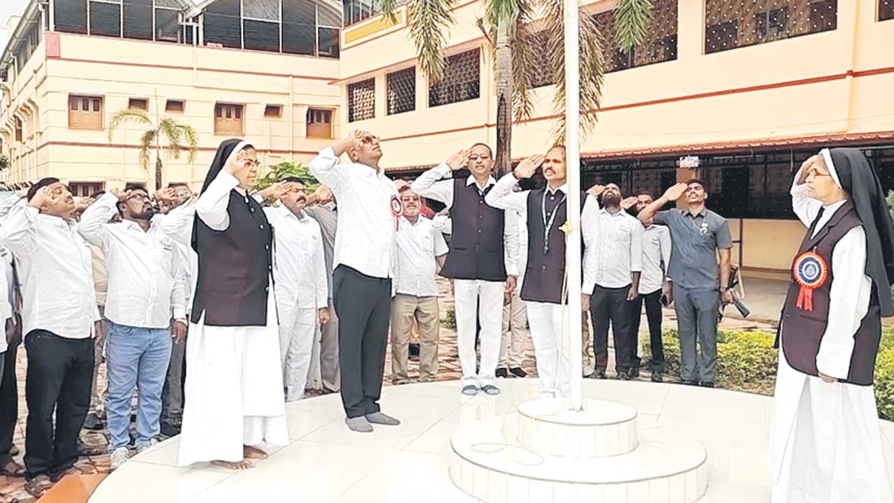 స్వాతంత్ర పోరాటంలో మనోళ్లుండడం గర్వకారణం