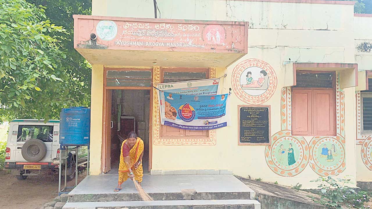 ఏడాదిన్నర నుంచి జీతాలియ్యని సర్కారు