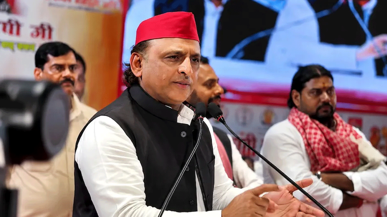 Akhilesh Yadav | వ‌చ్చే అసెంబ్లీ ఎన్నిక‌ల్లో గెలిస్తే పేద మ‌హిళ‌ల‌కు ఏటా రూ.40 వేలు : అఖిలేష్ యాద‌వ్‌