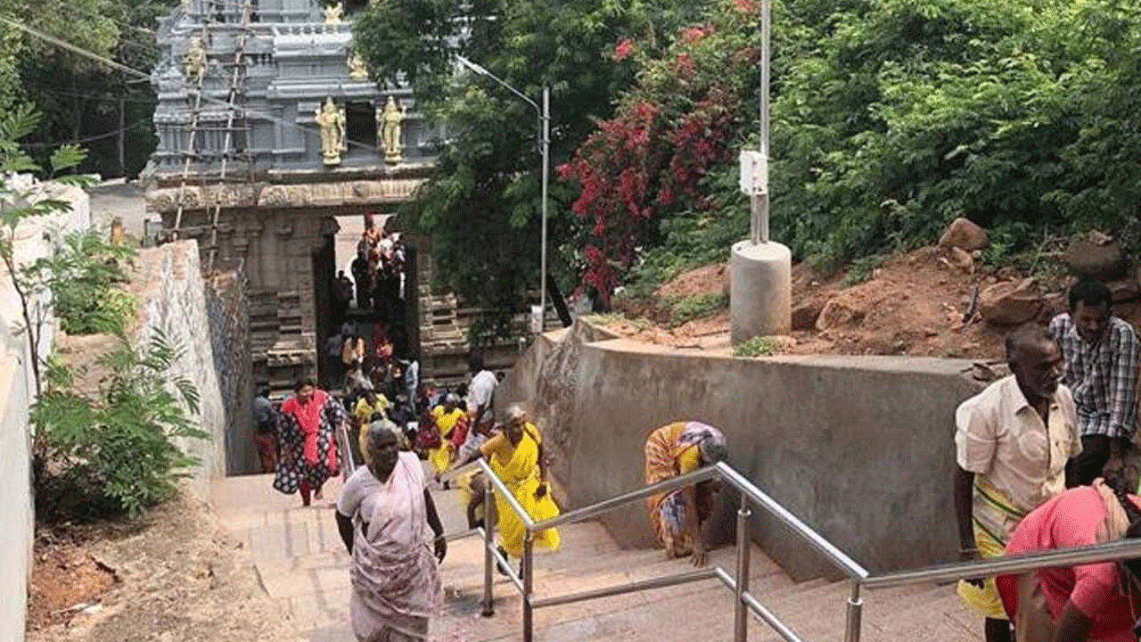 AP News | అలిపిరి న‌డ‌క మార్గంలో భ‌క్తుడి ధూమ‌పానం.. క‌ఠిన చ‌ర్య‌లు తీసుకుంటామ‌న్న టీటీడీ
