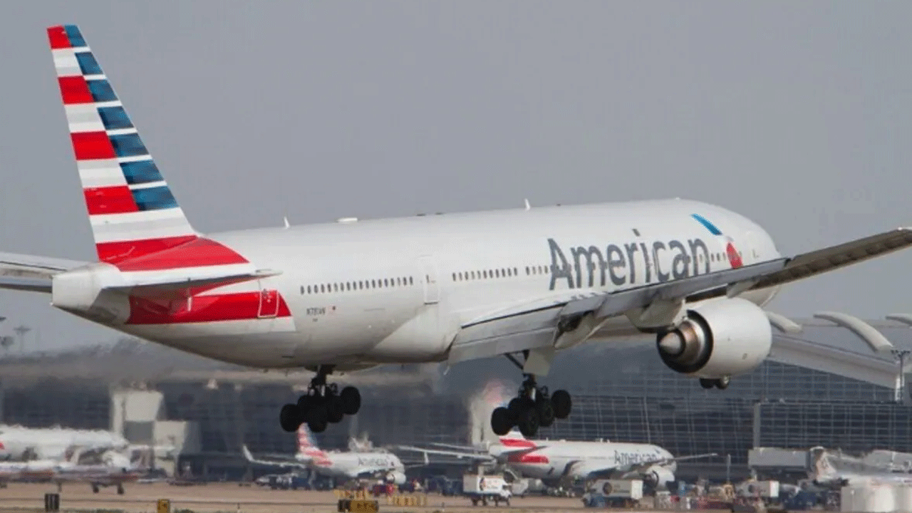 American Airlines | షెడ్యూలింగ్‌లో లోపంతో ఒకే లైన్‌లోకి రెండు ఫ్లైట్‌లు.. తృటిలో త‌ప్పిన పెను ప్ర‌మాదం..!