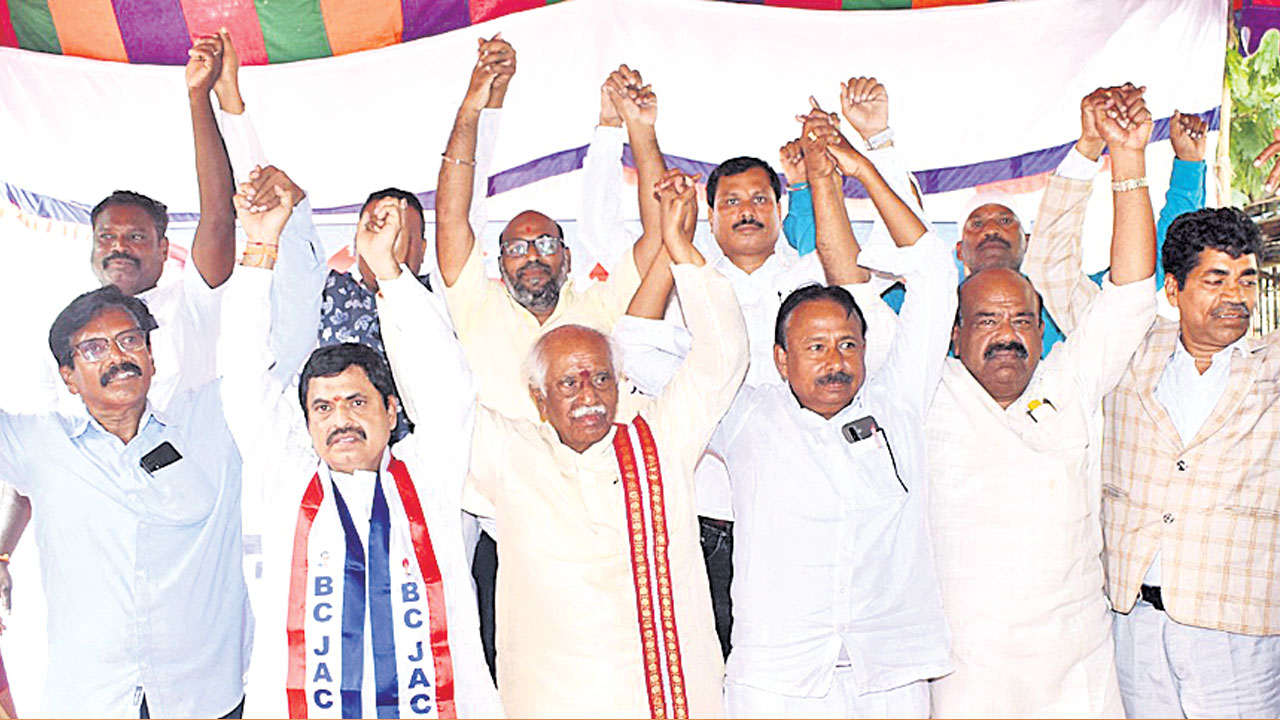 బీసీ విద్యార్థులందరికీ ఫీజు రీయింబర్స్‌మెంట్‌ అమలు చేయాలి
