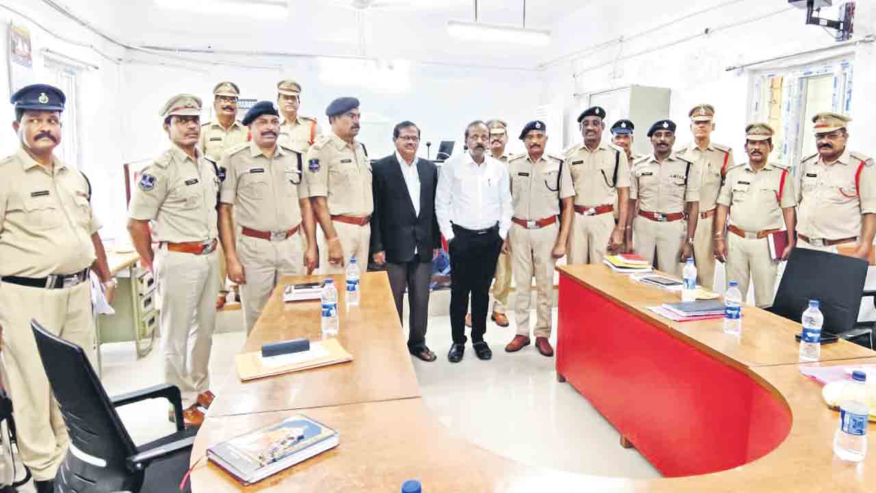 బాధితులకు సత్వర న్యాయం అందించాలి.. ఎస్సీ, ఎస్టీ కోర్టు ప్రత్యేక న్యాయమూర్తి బీసీ శశీ కుమార్‌