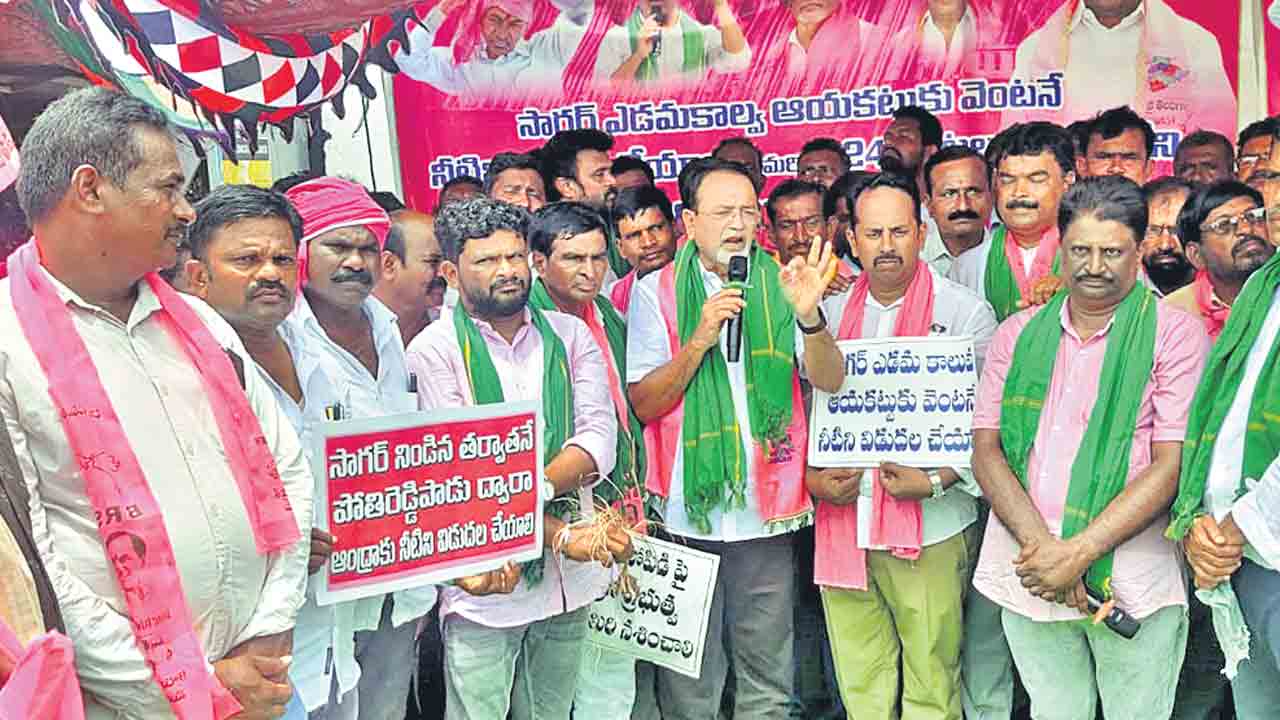 ఏపీ జలదోపిడీని అడ్డుకునే సోయి లేదా?