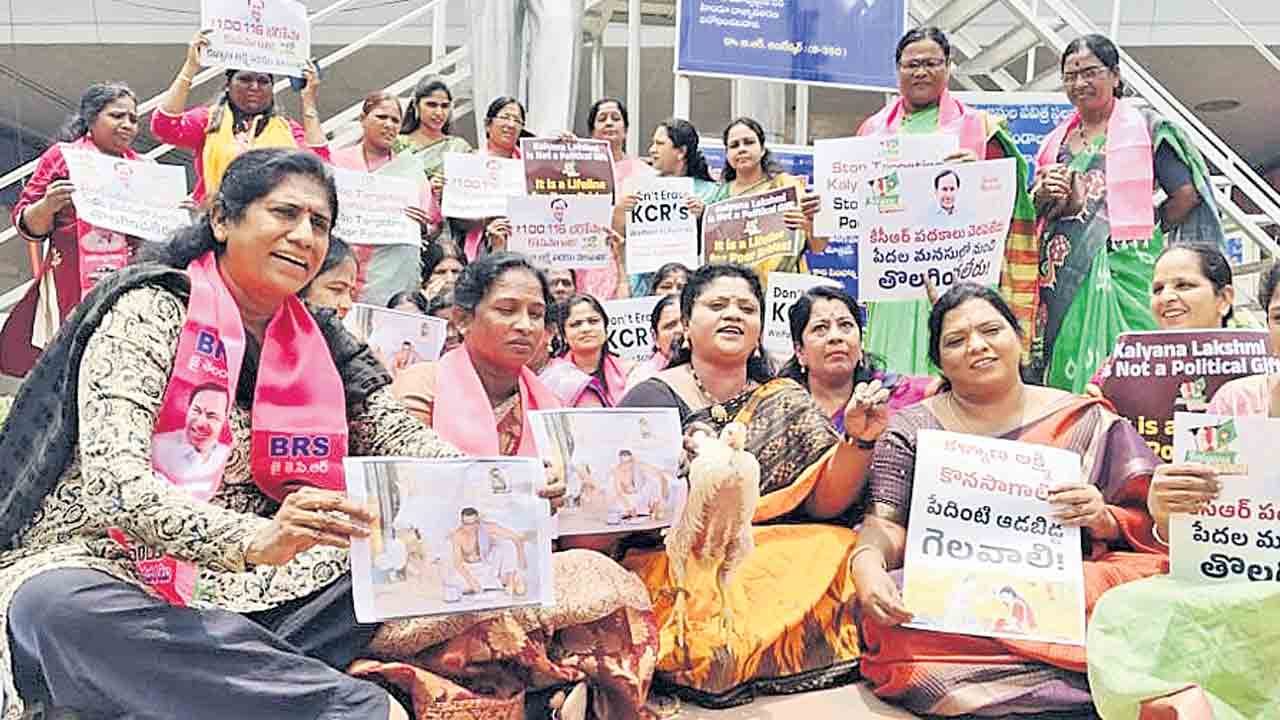కేసీఆర్‌ పథకాలను కొనసాగించాలి