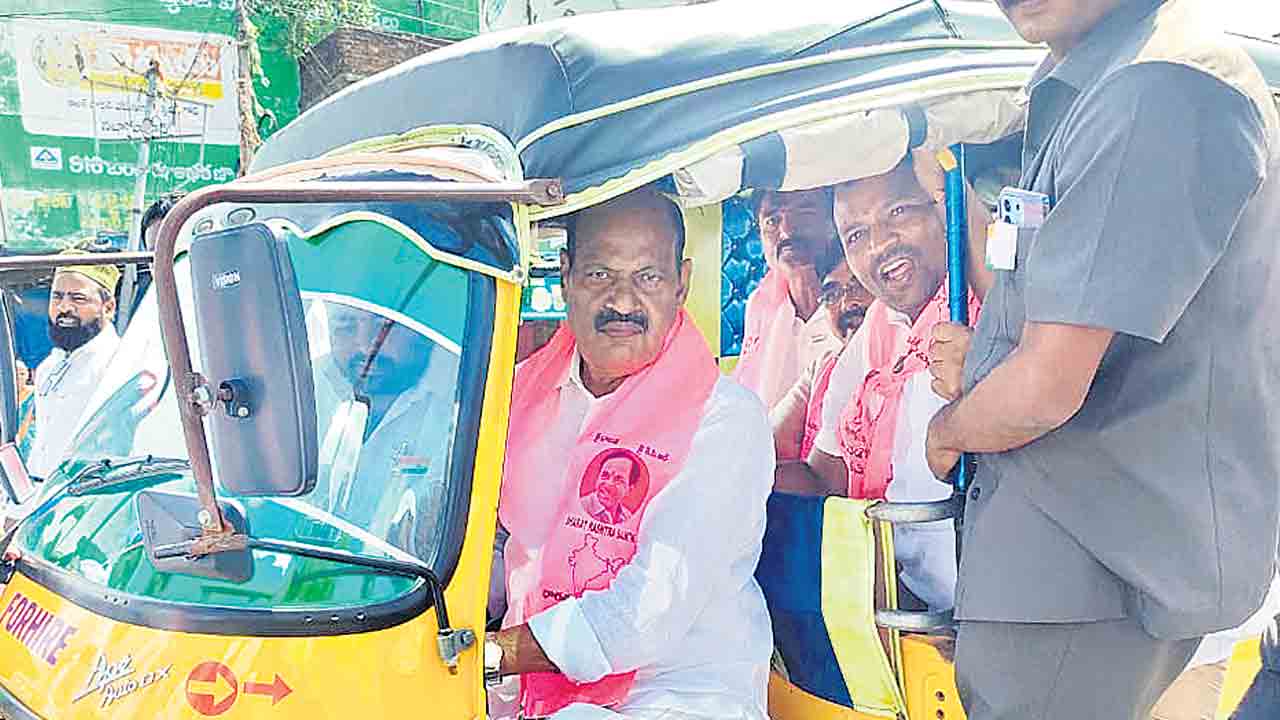 కాంగ్రెస్‌ ఆటో డ్రైవర్లకు ఇచ్చిన హామీని అమలుచేయాలి