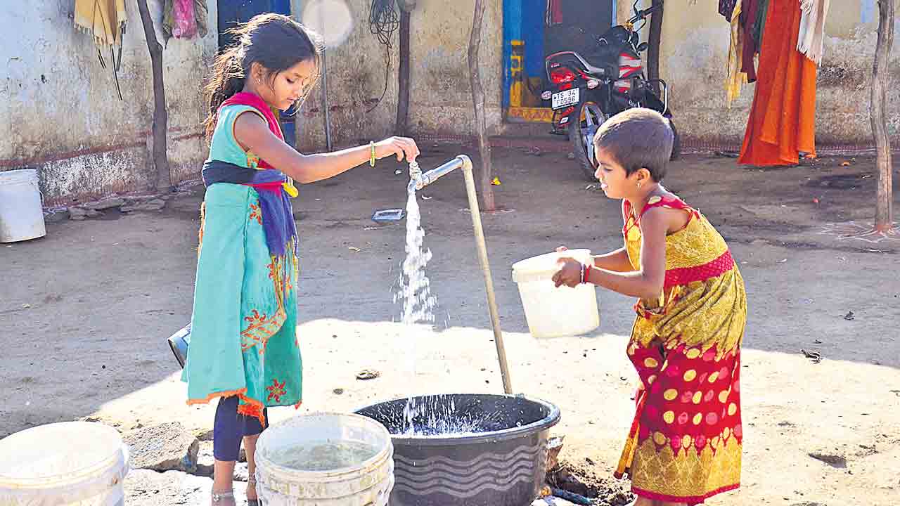 కేసీఆర్‌ అపర భగీరథుడే