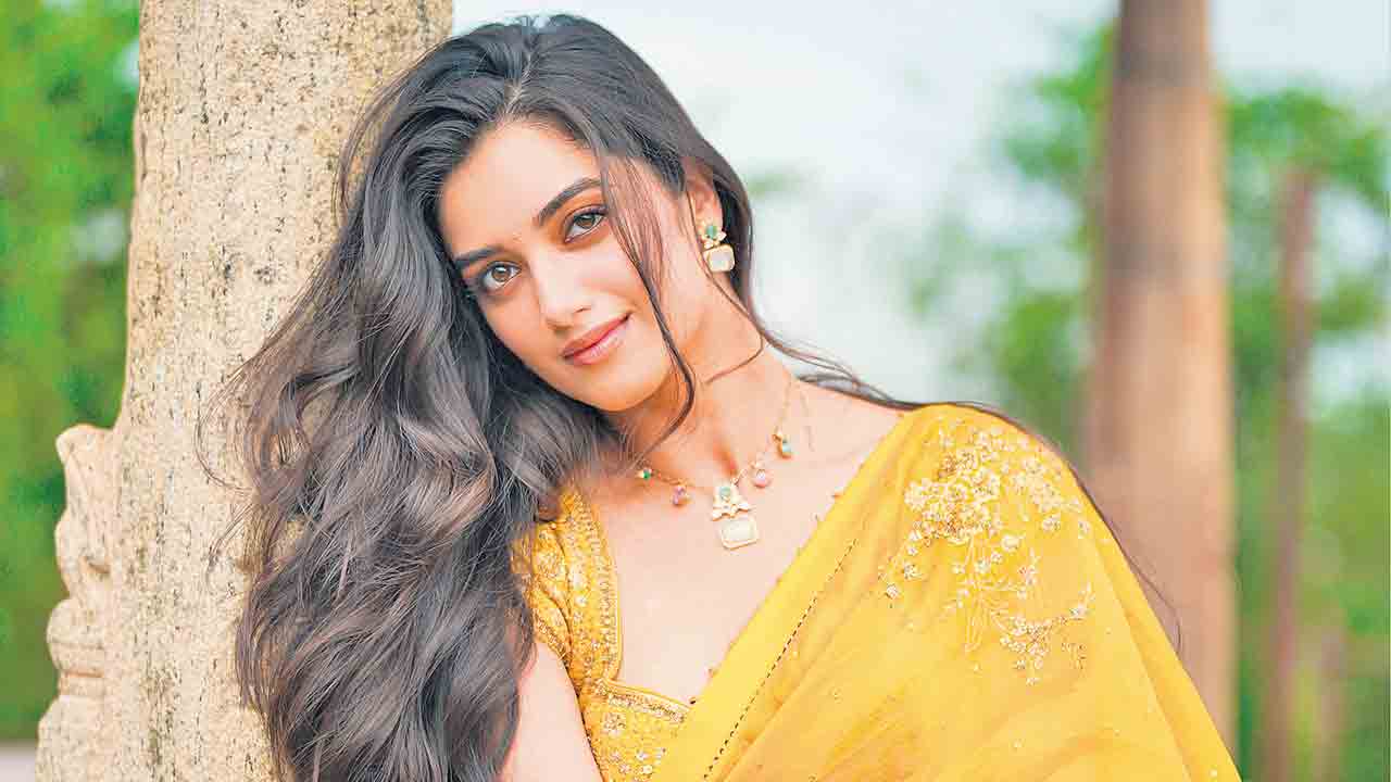 హిందీలో నాయికగా అరంగేట్రం