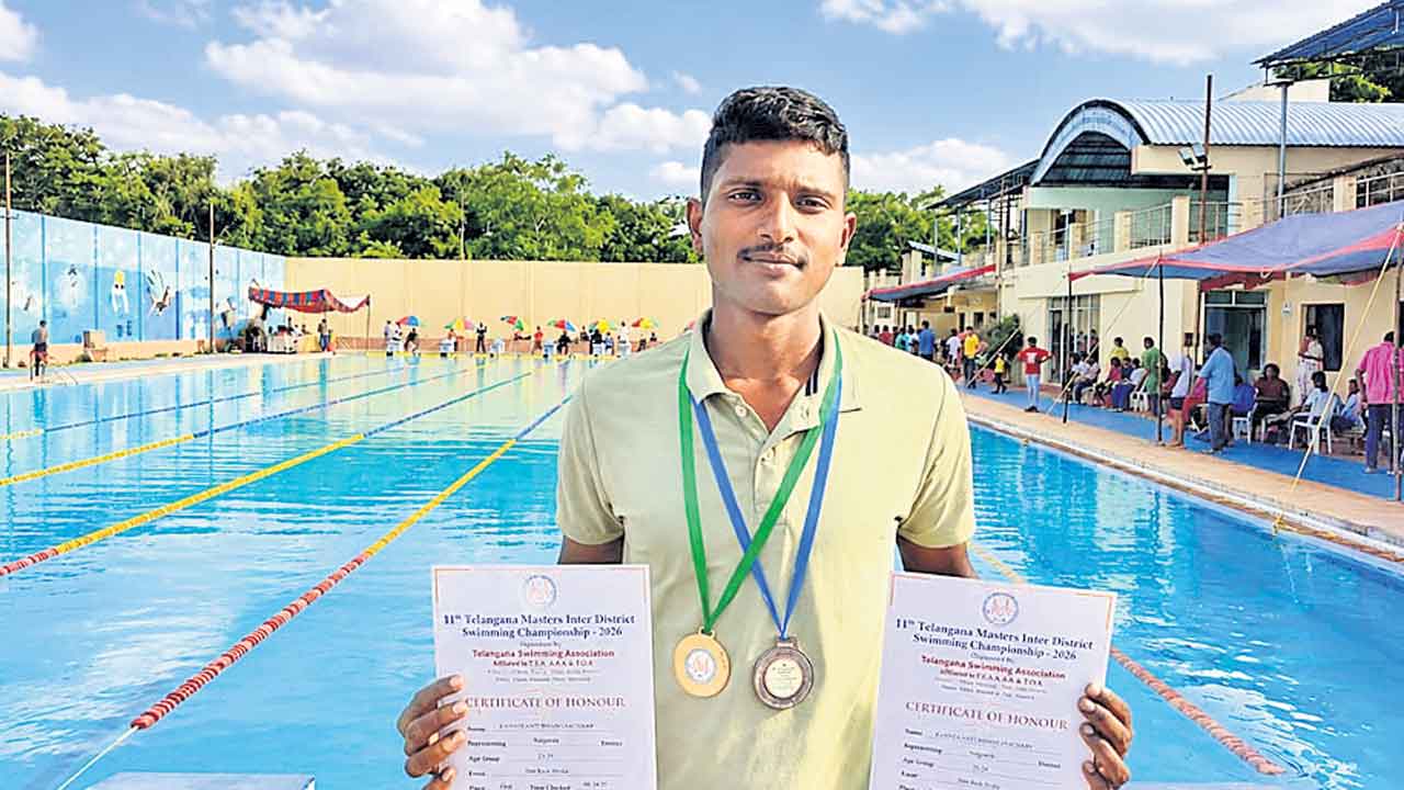 స్విమ్మింగ్‌లో భార్గవ చారికి బంగారు పతకం