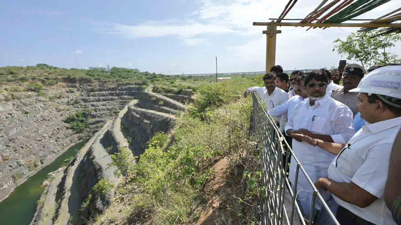 బంగారం అన్వేషణ పనులు వేగవంతం చేయండి