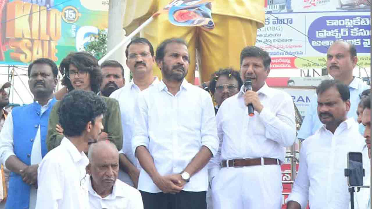 వెలుగుమట్ల బాధితులకు న్యాయం చేయండి