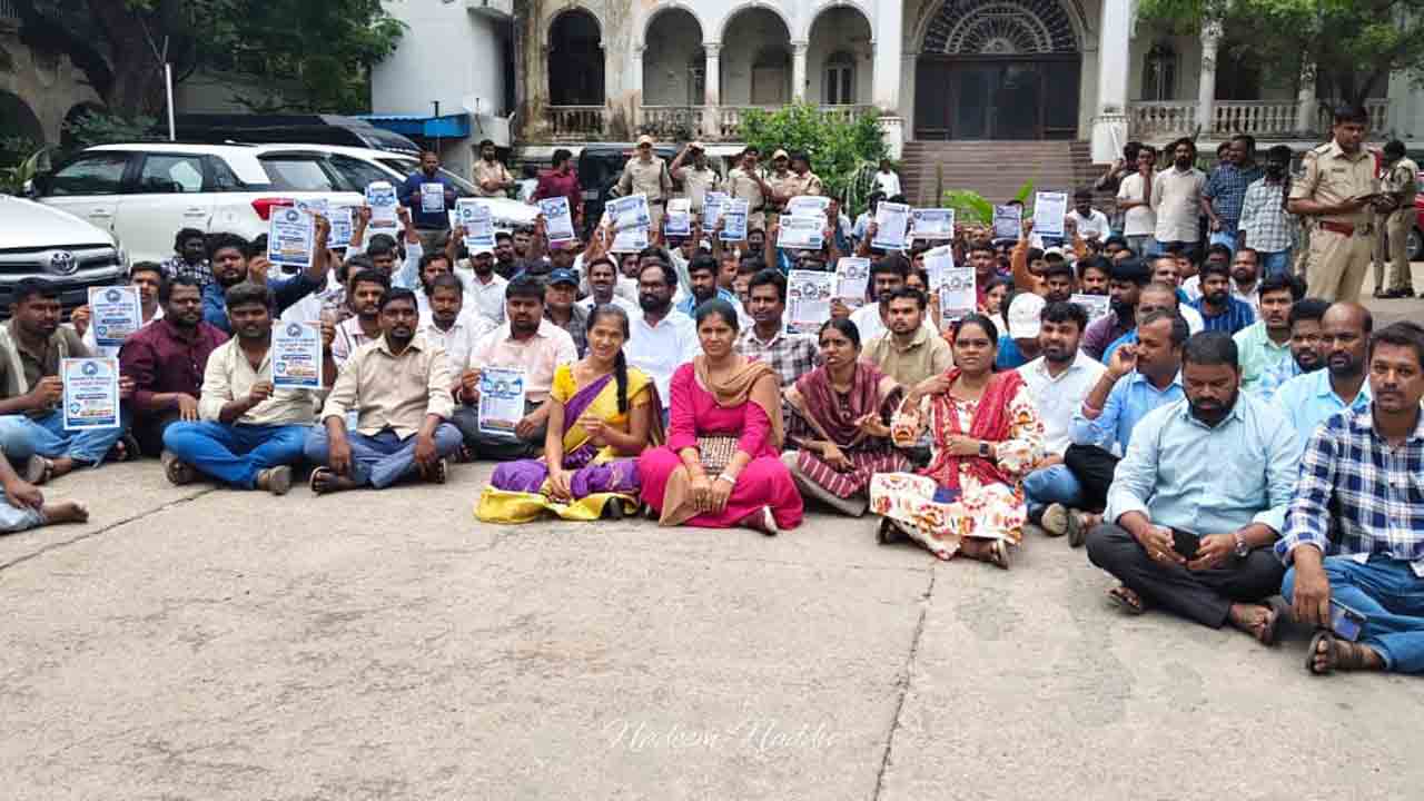 భూ భారతి ఆపరేటర్ల తొలగింపు.. వారి స్థానంలో జూనియర్‌ అసిస్టెంట్లకు బాధ్యతలు