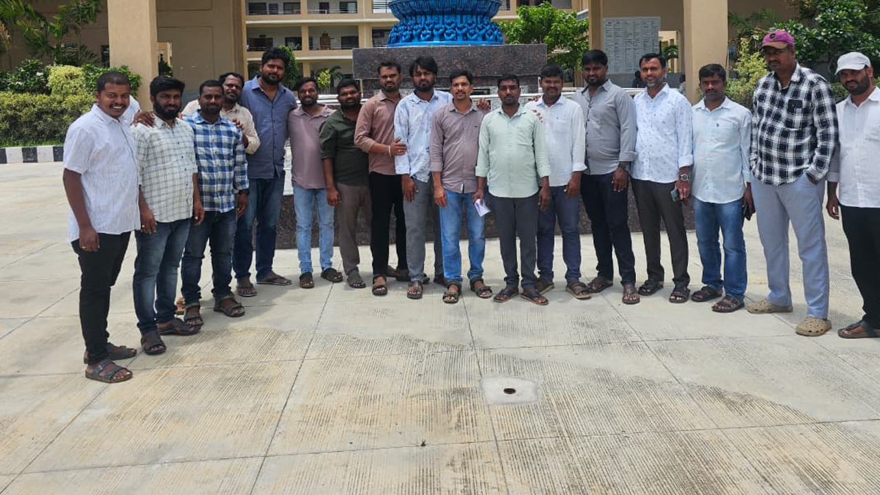 భూ భారతి ఆపరేటర్ల.. ఆందోళన బాట
