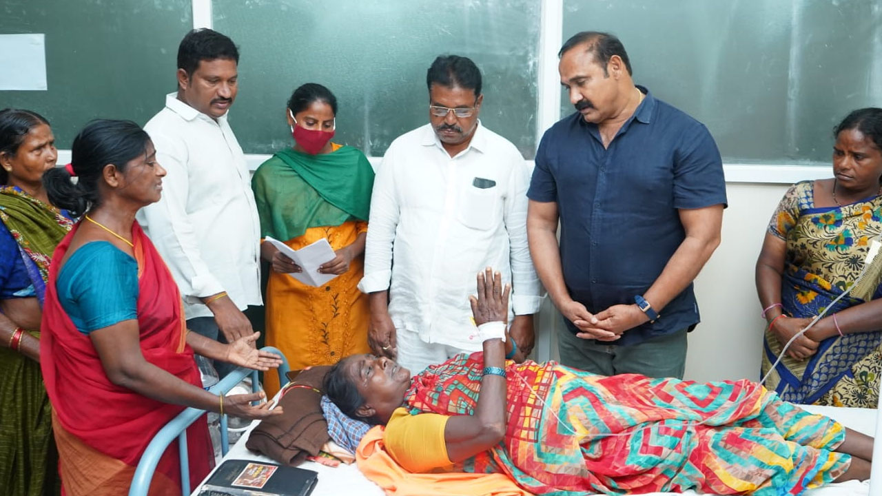 Bollam Mallaiah Yadav | స్వాతంత్య్ర దినోత్సవం నాడే మహిళ ఆత్మహత్యాయత్నం బాధాకరం : మాజీ ఎమ్మెల్యే బొల్లం మల్లయ్య యాదవ్