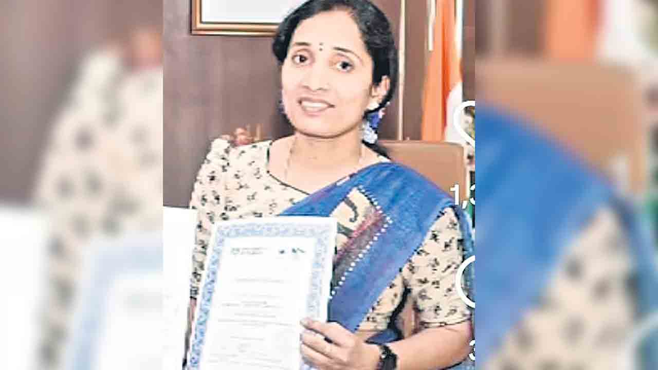 గాంధారి టీచర్కు జాతీయ అవార్డు
