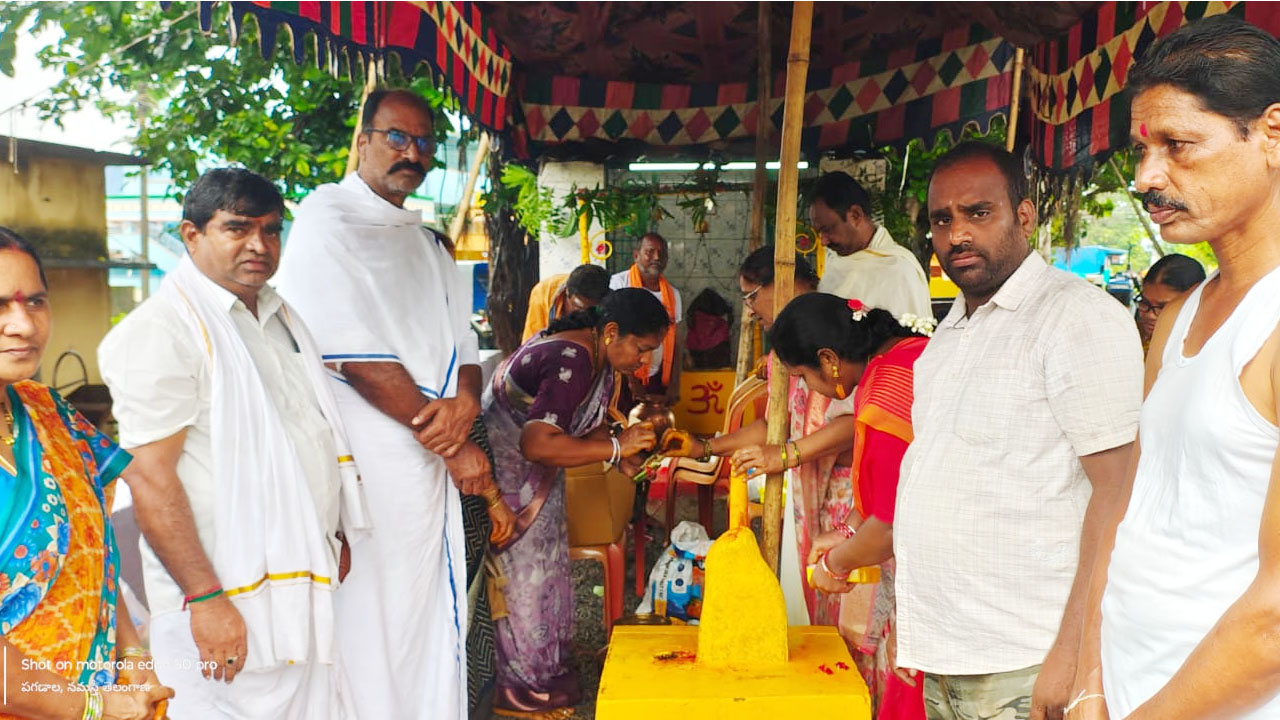 Bonalu Festival | ఘనంగా బోనాల పండుగ..అమ్మవారికి నైవేద్యం సమర్పించిన మహిళలు