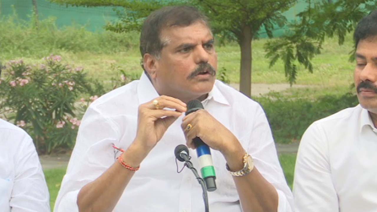 YCP MLC Botsa | చంద్రబాబు ప్రభుత్వానికి పబ్లిసిటీ  పిచ్చి : వైసీపీ ఎమ్మెల్సీ బొత్స