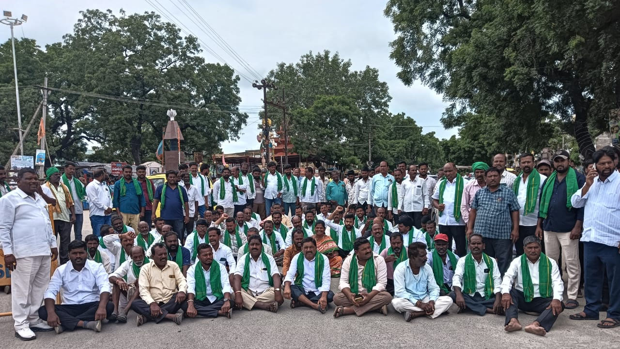 BRS Protest | గోదావరి జలాలు అందించాలని బీఆర్‌ఎస్‌ భారీ ధర్నా