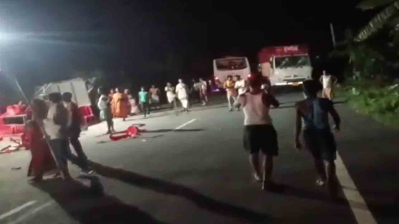Bus Rams Into Crowd | ‘ఆర్కెస్ట్రా’ ప్రదర్శన గుంపుపైకి దూసుకెళ్లిన బస్సు.. ఐదుగురు మృతి