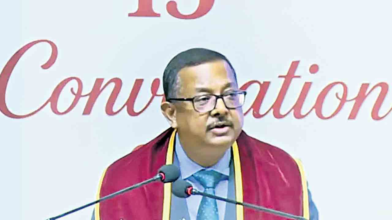 ప్రశ్నించినంత మాత్రాన విద్యార్థులను శిక్షించరాదు