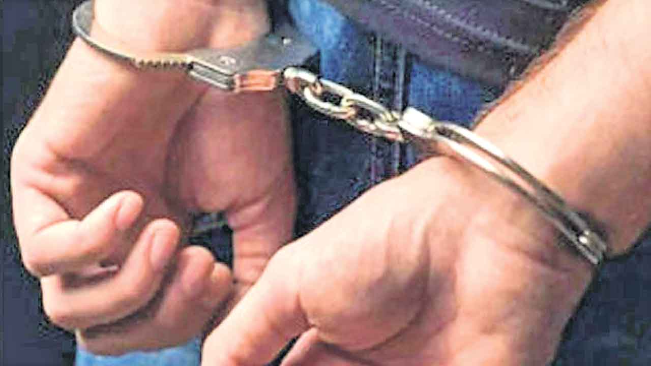 విద్యార్థిపై దాడి.. ముగ్గురి అరెస్టు