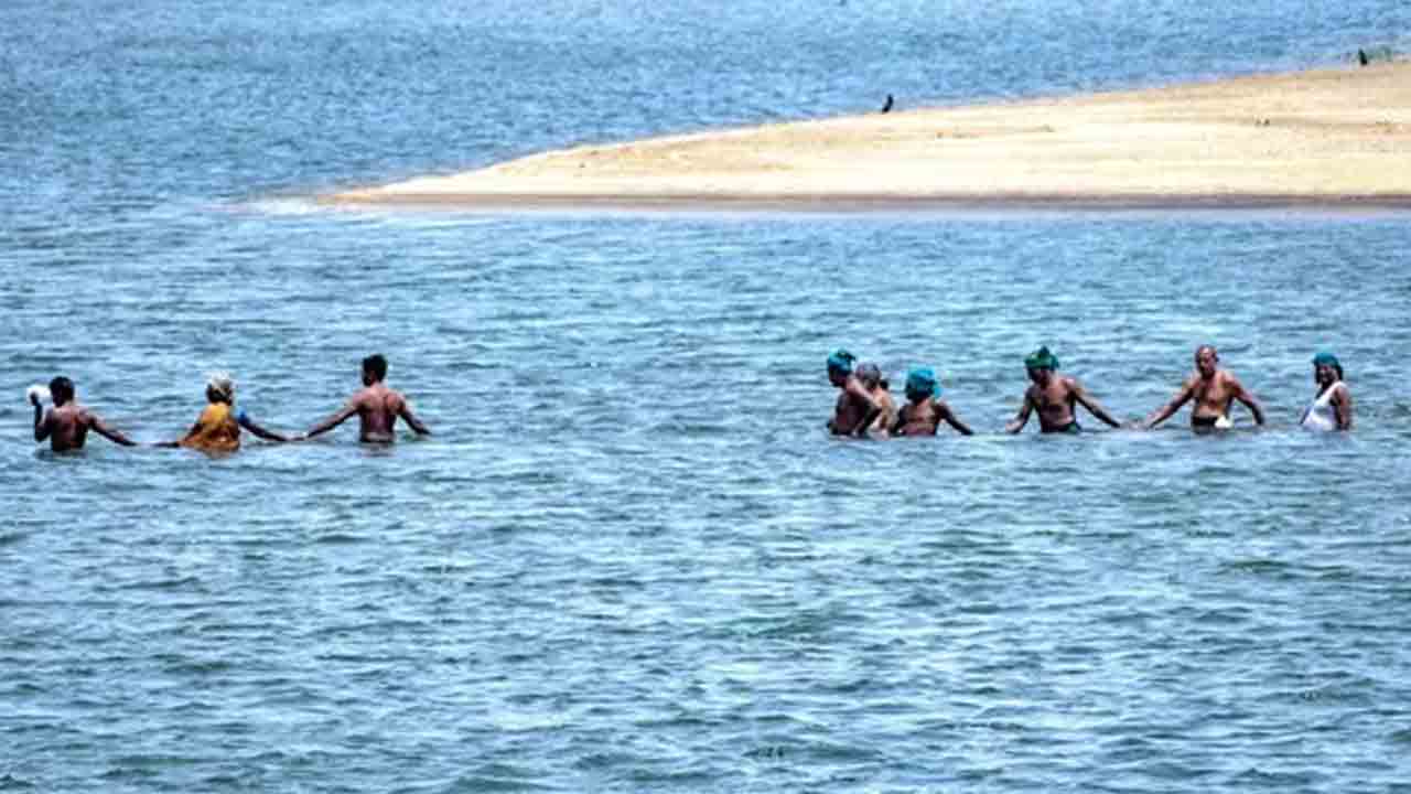కర్ణాటకలో జననాయగన్‌కు కావేరీ సెగ