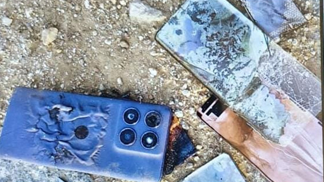 Mobile Phone Explode | పేలిన మొబైల్‌ ఫోన్‌.. తృటిలో తప్పిన ప్రమాదం