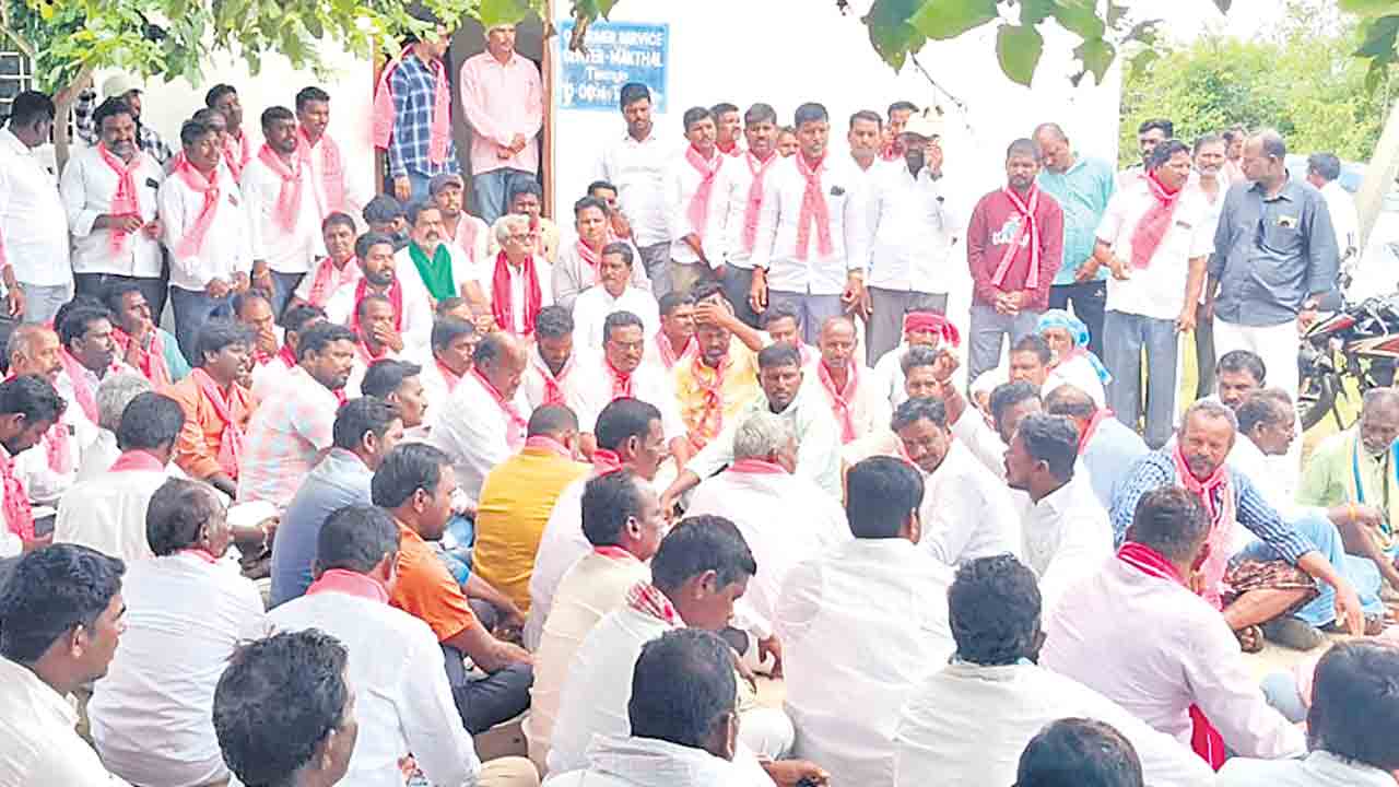 కరెంట్‌ ఇవ్వకపోతే రేవంత్‌ గద్దె దిగాలి
