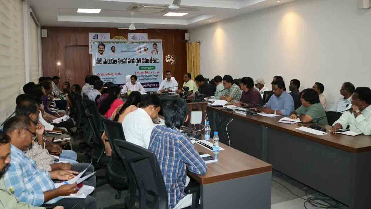 ప్రత్యామ్నాయ పంటలు సాగు చేయాలి