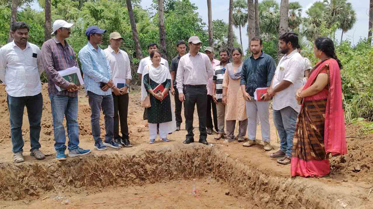 నీటి గుంతల నిర్మాణంతోనే భూగర్భ జలాలు