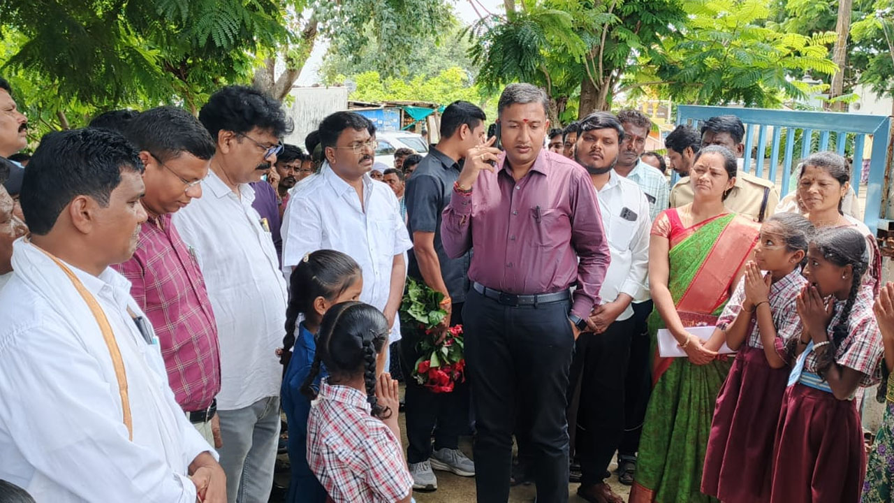 Collector Rajarshi Shah | నీటి కుంటలతోనే భూగర్భ జలాల పెంపు : కలెక్టర్ రాజార్షి షా