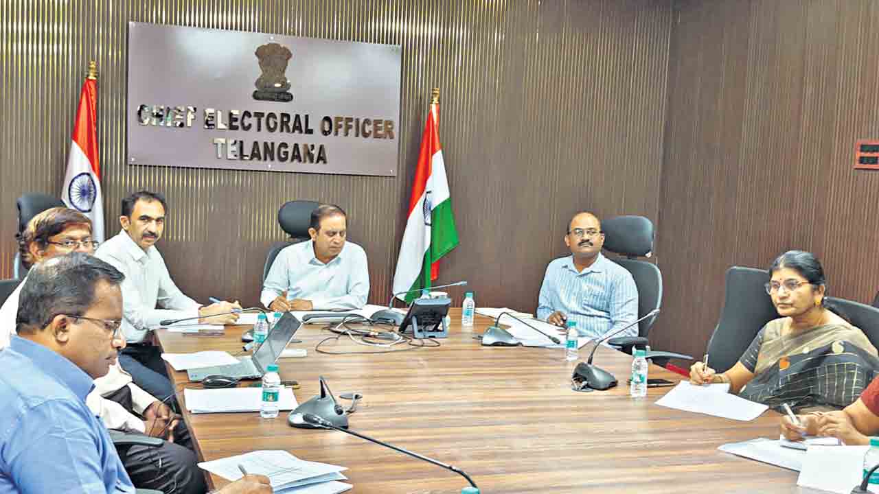 ఓవర్సీస్‌పై వివరణ ఇవ్వండి.. బీసీ సంక్షేమశాఖకు కమిషన్‌ చైర్మన్‌ లేఖ